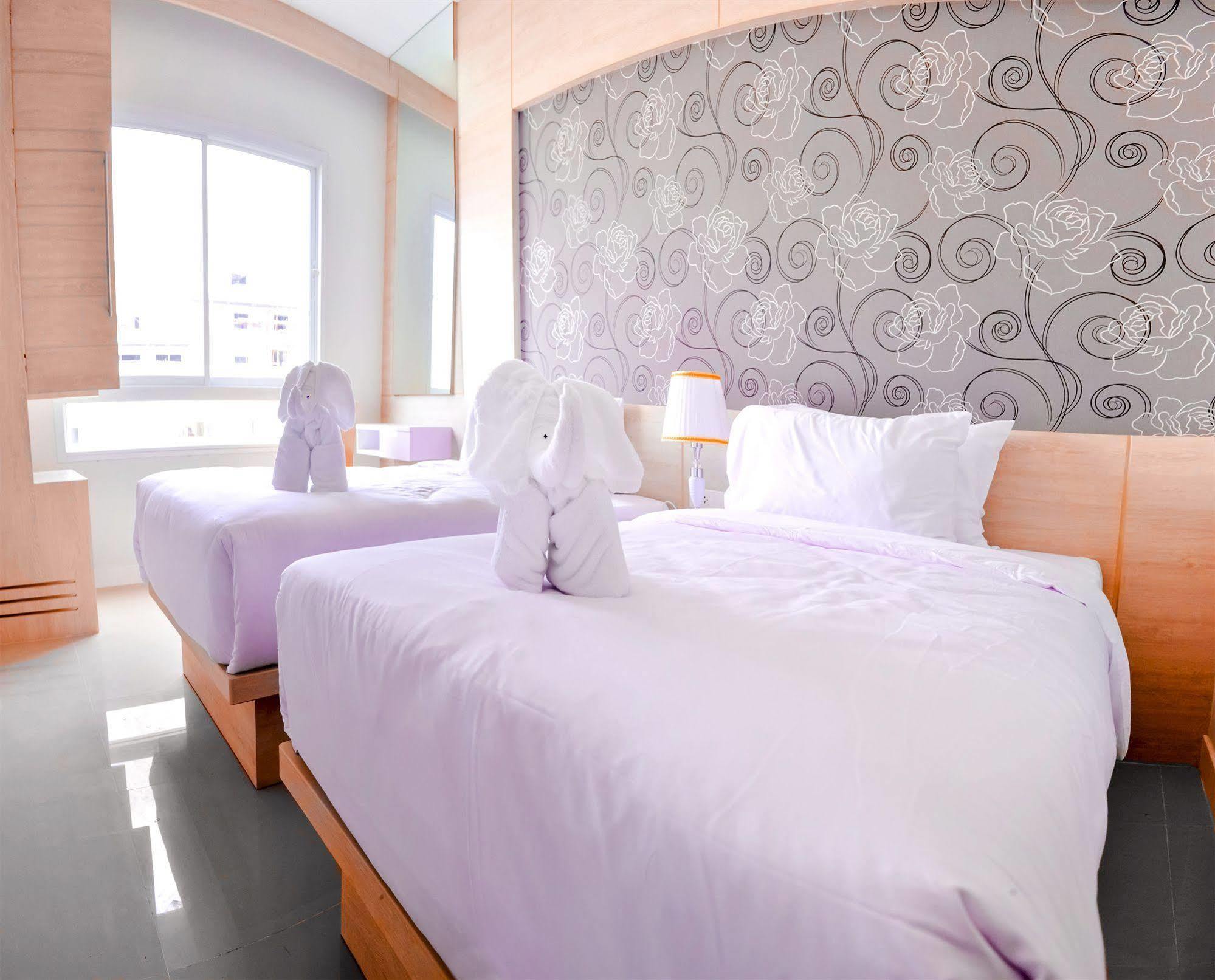 Mirage Express Patong Phuket Hotel Ngoại thất bức ảnh